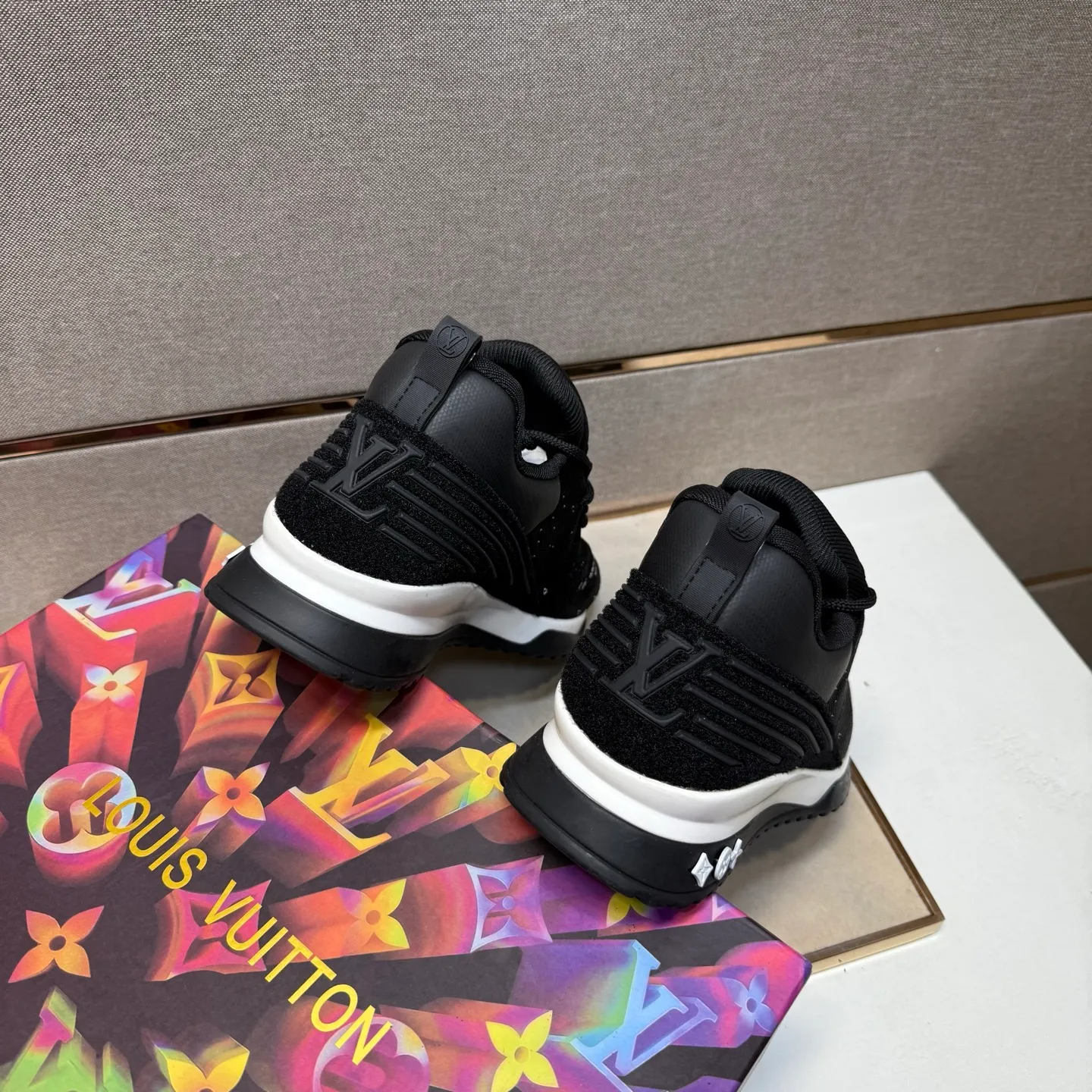 ⬛️Men's shoes 💰p480 [LV～] Men's casual shoes 2025z cabinet sales simultaneously 🔶Size: 38-44 #️⃣ 🔷7 colors🔜The upper is made of multi-material splicing➕Mesh lining, comfortable and breathable, sole: original comfortable and wear-resistant outsole, ⚠️real thing📱photographed🎬real thing is better📢📢📢